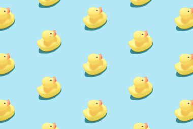 Üstten bakıldığında sarı plastik ördek desenli popüler sanat tasarımı.