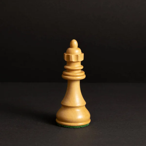 Wooden Queen Chess Standing Black Background Chess Game Figurine Leader — Stok fotoğraf