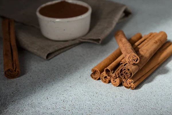 Ceylon Cinnamon Sticks Ground Cinnamon Bowl Linen Napkin — Stock Photo, Image