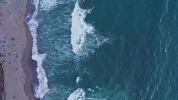 Filmik Niebieskich Fal Plaży Oceanicznej — Wideo stockowe