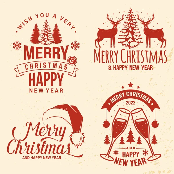 Set de Feliz Navidad y Feliz Año Nuevo, pegatina con copas de champán, sombrero de Papá Noel, ciervo y árbol de navidad. Vector. Diseño vintage para Navidad, emblema de año nuevo. — Vector de stock