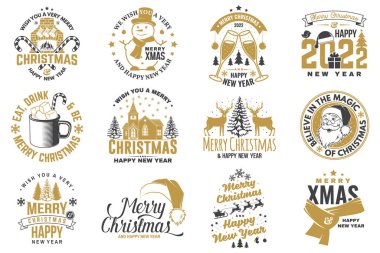 Mutlu Noeller ve 2022 yılbaşı pulu, kar taneleri, kardan adam, Noel Baba, şeker, şeker, kurabiye etiketleri. Xmas için vektör Vintage tipografi tasarımı, yeni yıl amblemi.