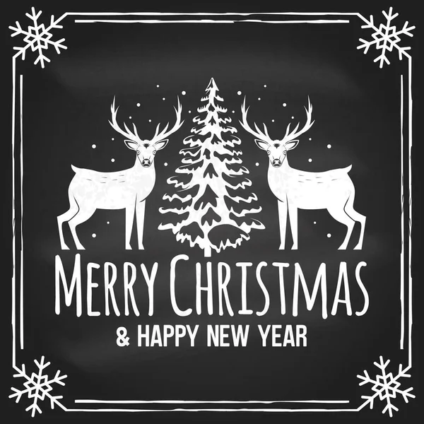 Joyeux Noël et bonne année timbre, autocollant serti de wapiti, paysage forestier, arbre de Noël. Vecteur sur le tableau. Design typographique vintage pour Noël, emblème du nouvel an dans un style rétro — Image vectorielle