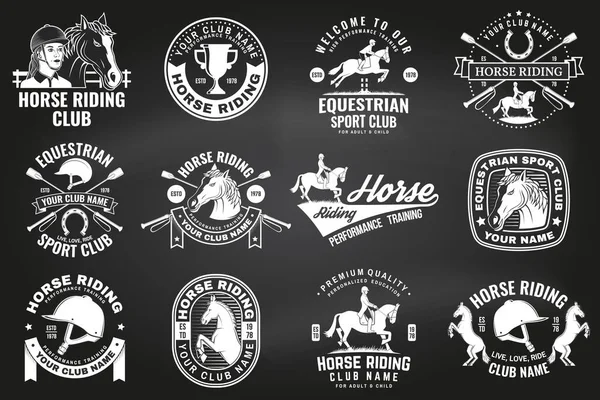 Set de insigne pentru cluburi sportive de echitatie, patch-uri, emblema, logo-ul. Ilustrație vectorială. Etichetă ecvestră monocrom de epocă cu siluete de călăreț, cască și cal. Sportul de călărie. Concept for — Vector de stoc