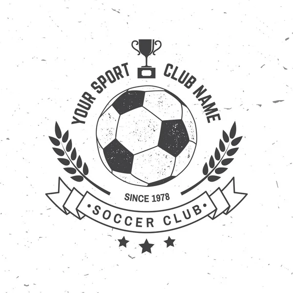 Foci, foci klub jelvény tervezés. Vektor illusztráció. A főiskolai futballklub logójához. Vintage monokróm címke, matrica, tapasz focilabda sziluettekkel. — Stock Vector