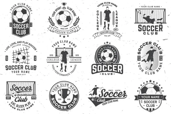 Foci, foci klub jelvény tervezés. Vektor illusztráció. A futballklub táblához, logó. Vintage monokróm címke, matrica, tapasz, kapus és kapu foci és focista sziluettekkel. — Stock Vector