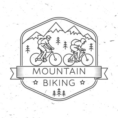 Dağ bisikleti. Vektör çizimi. Gömlek, logo, baskı, pul ya da tişört konsepti. İnsan bisikleti ve dağ silueti ile klasik sanat tasarımı.