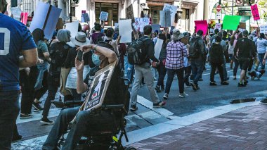 San Francisco 'daki Kadın Hakları Yürüyüşü' nde protestocular