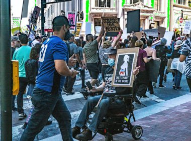 San Francisco 'daki Kadın Hakları Yürüyüşü' nde protestocular