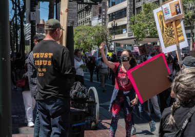 San Francisco 'daki Kadın Hakları Yürüyüşü' nde protestocular