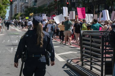 San Francisco 'daki Kadın Hakları Yürüyüşü' nde protestocular