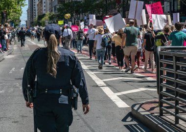 San Francisco 'daki Kadın Hakları Yürüyüşü' nde protestocular