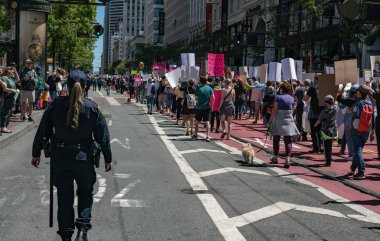San Francisco 'daki Kadın Hakları Yürüyüşü' nde protestocular