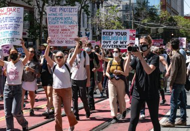 San Francisco 'daki Kadın Hakları Yürüyüşü' nde protestocular