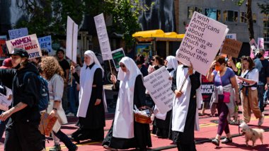 San Francisco 'daki Kadın Hakları Yürüyüşü' nde protestocular