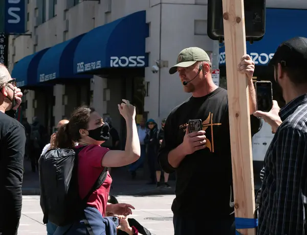 San Francisco 'daki Kadın Hakları Yürüyüşü' nde protestocular