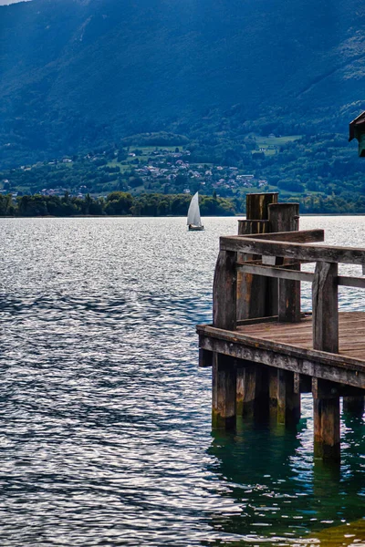 Menthon Saint Bernard France Septembre 2020 Jetée Idyllique Bois Sur — Photo