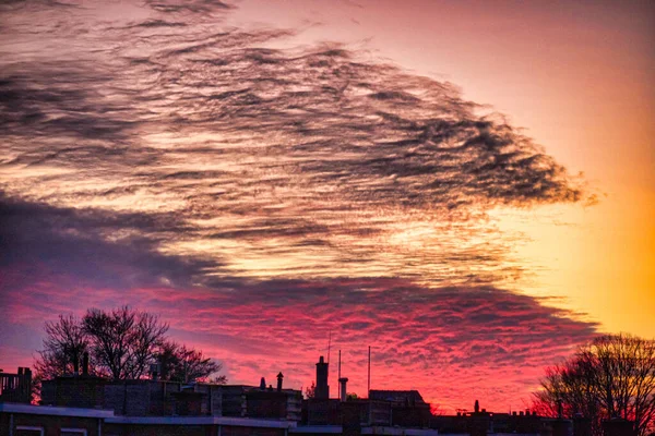 Гаага Нидерланды Ноября 2020 Года Закат Красным Небе Несколько Облаков — стоковое фото