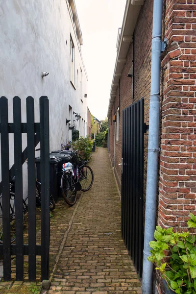 Voorburg Países Bajos Mayo 2021 Callejón Una Pequeña Ciudad Holandesa — Foto de Stock