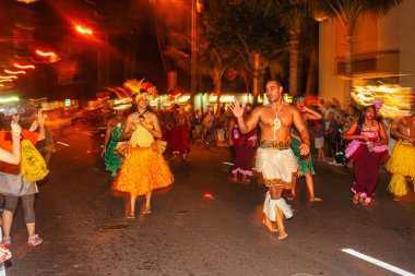 Honolulu, ABD, 06 Aralık 2012: Waikiki sokaklarında ww2 Pearl Harbor anısına düzenlenen askeri tören geçidi