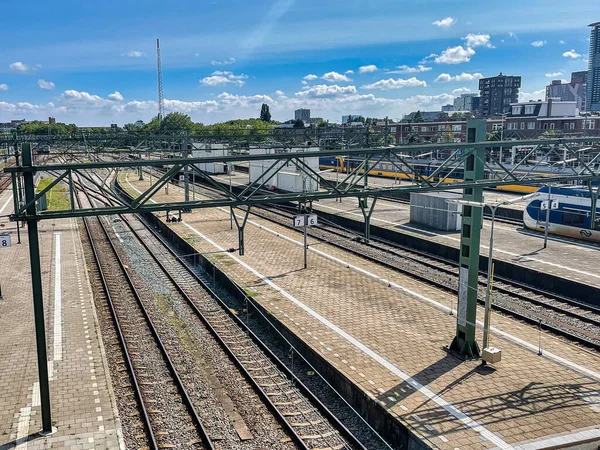 Den Haag Hollanda Ağustos 2021 Tren Istasyonu Peronlarının Elektrik Kablolarının — Stok fotoğraf