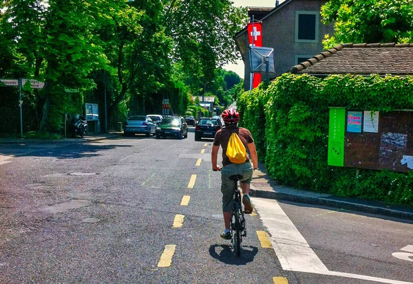 ジュネーブ スイス 2013年7月14日 ジュネーブ周辺の農村部の郡の自転車と彼の完璧なインフラストラクチャ上のジュネーブ — ストック写真