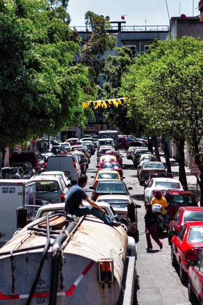 メキシコ市 2010年4月24日 一日中メキシコ市内の通りで交通渋滞が発生 — ストック写真