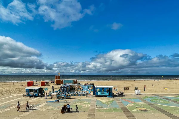 オランダ ハーグ2021年8月25日 浜辺の村で説明された海のゴミと環境への意識 — ストック写真