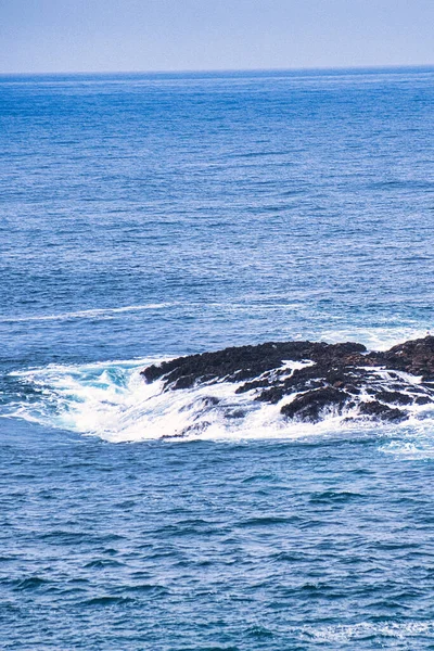 Мендосино Сша Февраля 2020 Волны Тихого Океана Заставляют Воду Разбиваться — стоковое фото