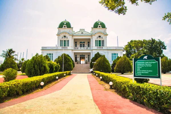 Cienfuegos Cuba Липня 2018 Великі Палаци Будівлі Навколо Cienfuegos Було — стокове фото