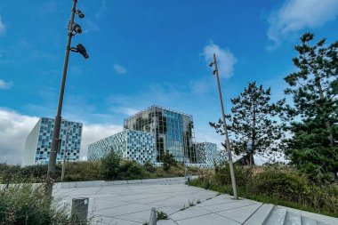 Den Haag, Hollanda - 25 Ağustos 2021: Lahey 'deki Uluslararası Ceza Mahkemesi ICC CPI binalarının genel görünümü