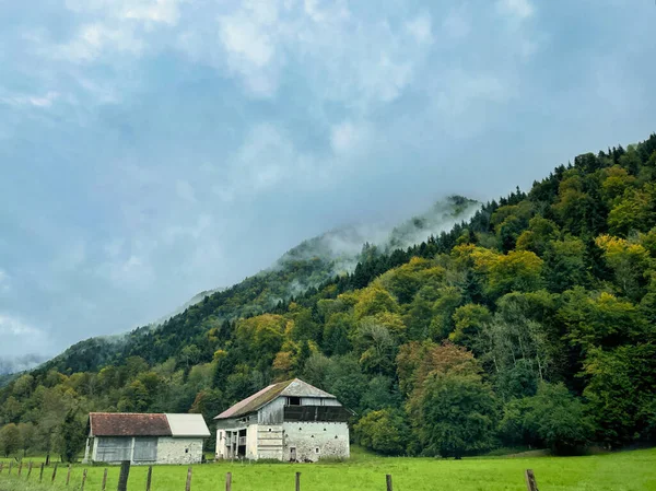 Thones France October 2021 Small Old Farm House Green Mountain — Stock Photo, Image