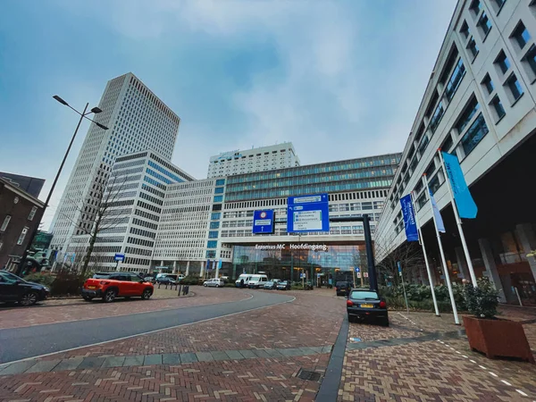 Den Haag, Hollanda - 30 Aralık 2021: Kentin en büyük üniversite hastanesinin girişi Erasmus MC