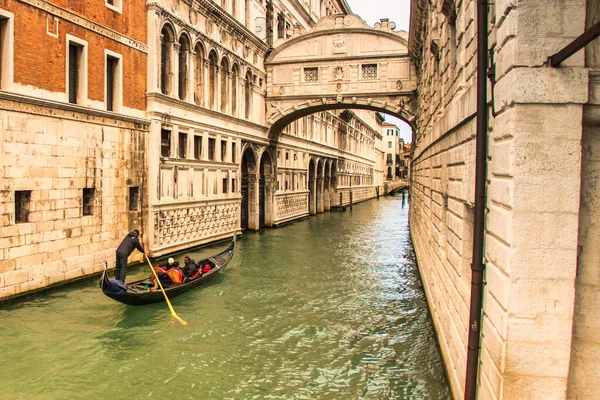 Venice Italy February 2016 Visit Venice Tourists Gondola One Few — Stock Photo, Image