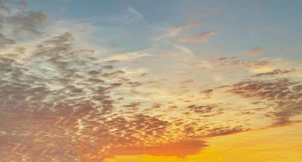 Différentes Couleurs Sont Visibles Dans Ciel Avec Formation Nuages Coucher — Photo