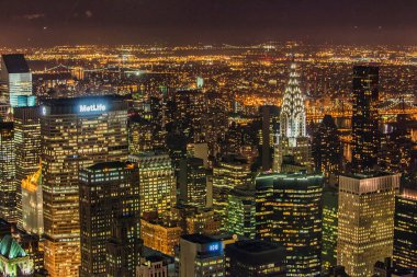 New York, ABD - 22 Eylül 2009: Manhattan 'ın ufuk çizgisi, Hudson Nehri ve geceleri etraftaki gökdelenler