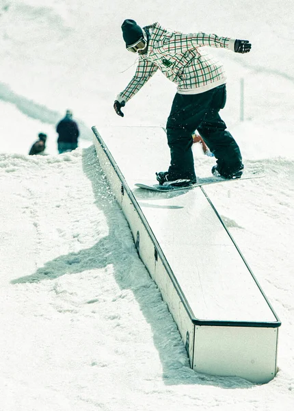 Les Deux Alpes França Julho 2009 Snowboarder Trem Está Tentando — Fotografia de Stock