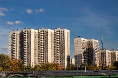 Moskova, Rusya - 10 Eylül 2010: tüm eski komünist ülkelerde görüldüğü gibi evleri olan bir Sovyet konut bloğu
