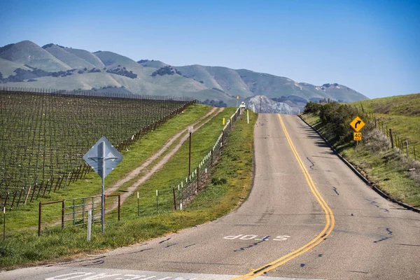 美国皮斯摩海滩 2020年2月19日 加州中部公路旅行的一部分将在美丽的葡萄酒之乡开车 — 图库照片