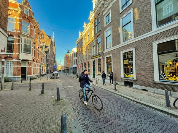 Den Haag Niederlande Dezember 2021 Ein Radfahrer Fährt Auf Einer — Stockfoto