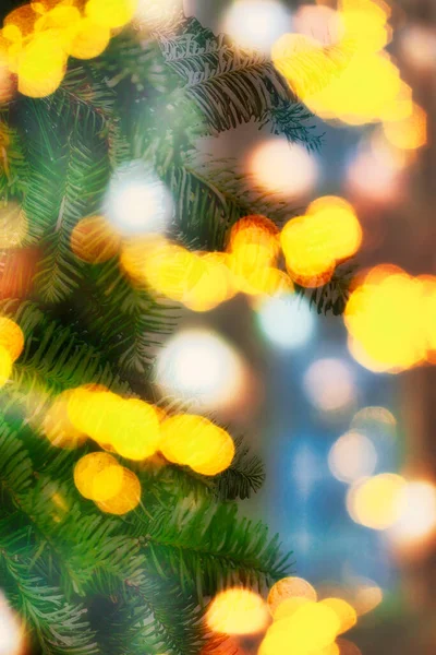 ホリデーシーズンのお祝いのぼんやりしたクリスマスライトの背景写真 — ストック写真