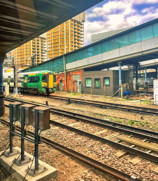Croydon Ηνωμένο Βασίλειο Μαρτίου 2022 Αμαξοστοιχία Κινείται Σιδηροδρομική Υποδομή Για — Φωτογραφία Αρχείου