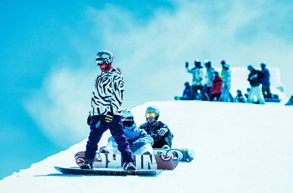 Les Deux Alpes França Julho 2009 Snowboarder Está Esperando Antes — Fotografia de Stock