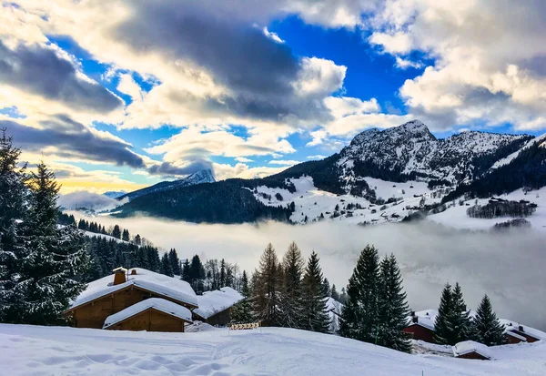 Grand Bornand Francia Enero 2018 Valle Alta Cubierta Nieve Niebla —  Fotos de Stock