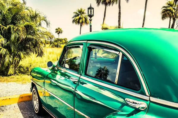 Havana Cuba July 2018 Nostalgic Дренажними Автомобілями Припаркованими Автовокзалі Середині — стокове фото