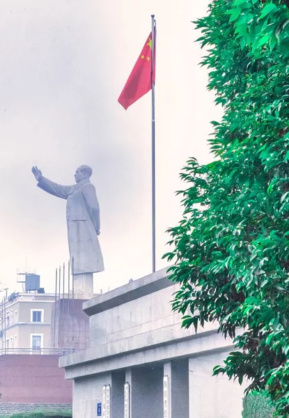 Chengdu China Novembro 2009 Uma Enorme Estátua Mao Acenando Topo — Fotografia de Stock