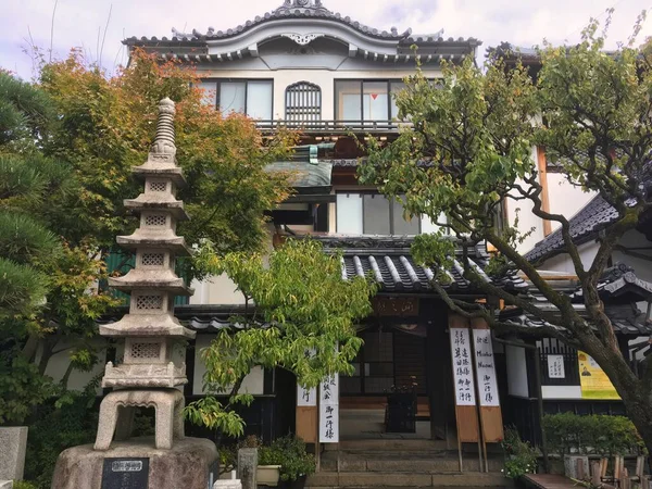 日本纳加诺 2017年10月 一座历史性的日本房子 位于日本市中心 有一座宝塔 — 图库照片