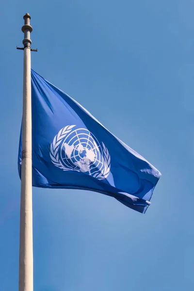 Haga Holandia Lipca 2019 Flaga Organizacji Narodów Zjednoczonych Wisząca Poza — Zdjęcie stockowe