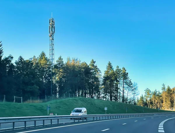 Autostrada Francja Października 2021 Dla Sieci Komórkowej Wieże Infrastrukturalne Antenami — Zdjęcie stockowe