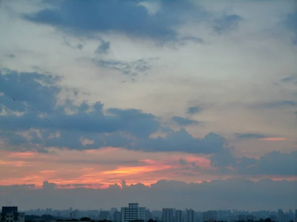 Der Himmel Leuchtet Späten Nachmittag Der Nachbarschaft Von Sao Paulo — Stockfoto